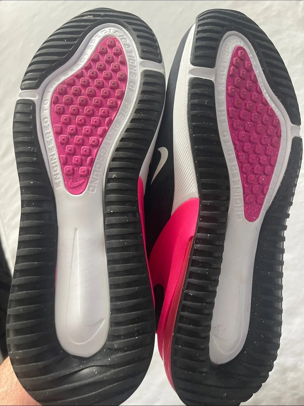 NEW Nike Air Max 270 Size 4.5 Kids Black & Pink Low-Top Sneakers